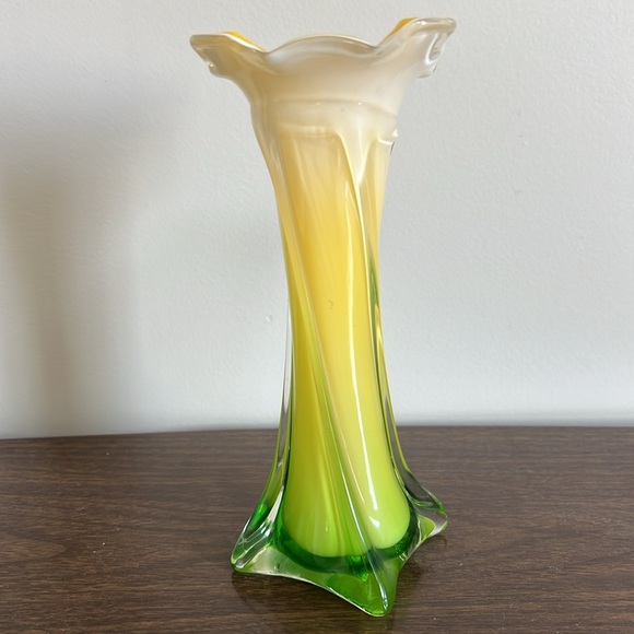 Murano Daffodil Yellow and Green Blown Glass Vase - Picture 7 of 12